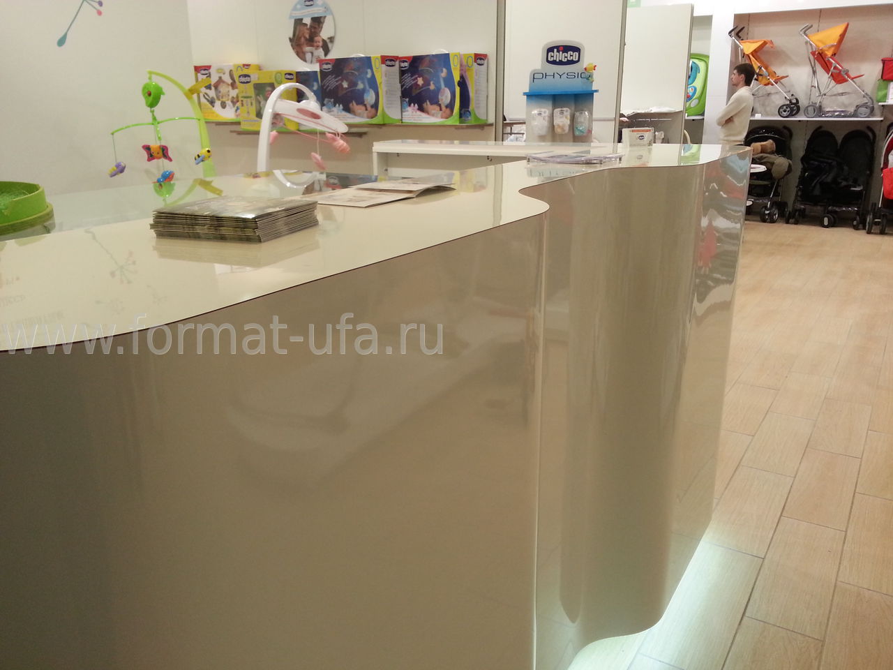 Ресепшн на заказ из пластика